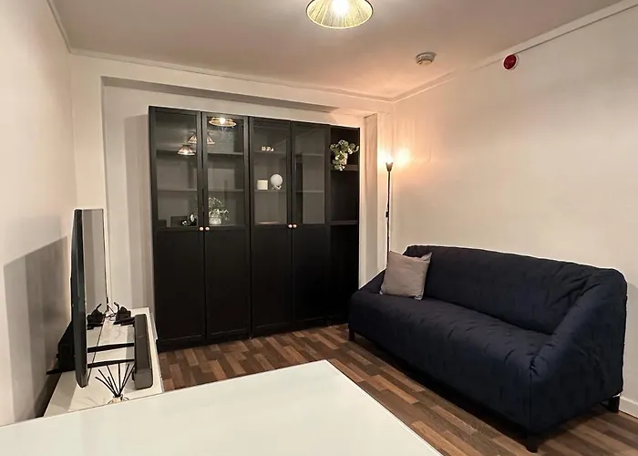 Bright, Warm & Cozy House In Harpurhey *