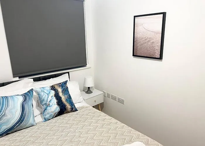 Διαμέρισμα Secure Parking 3 Bedroom Stylish House With Garden *