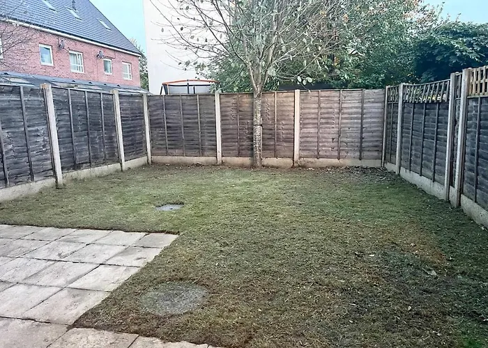 Daire Secure Parking 3 Bedroom Stylish House With Garden *