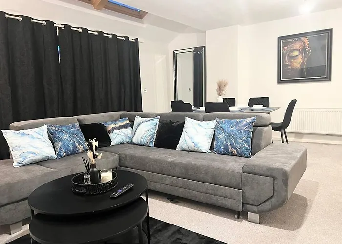 Daire Secure Parking 3 Bedroom Stylish House With Garden *