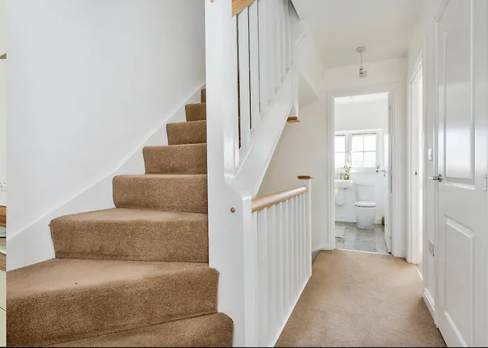 度假居 4 Bedroom Town House- Free Parking, Perfect For Families And Contractors