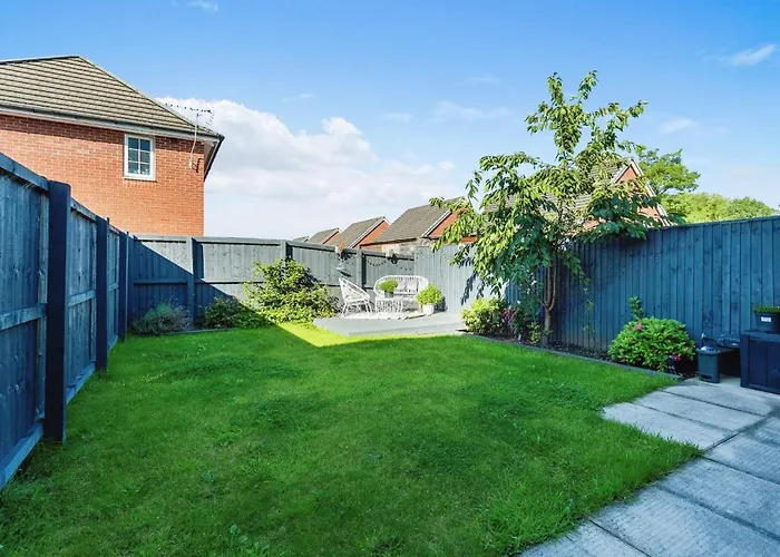 Holiday home Family-Friendly 4-Bedroom House In Moston With Parking And Garden Manchester