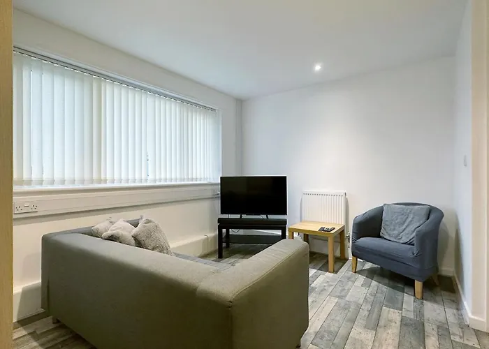 Bright, Warm & Cozy House In Harpurhey