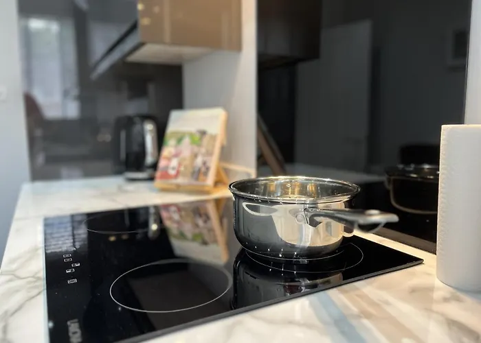 Modern 3-bed Stay-away-home Sleeps 6 Nr