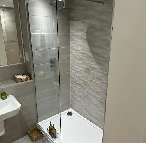 Stylish, Top-floor 1 Bed