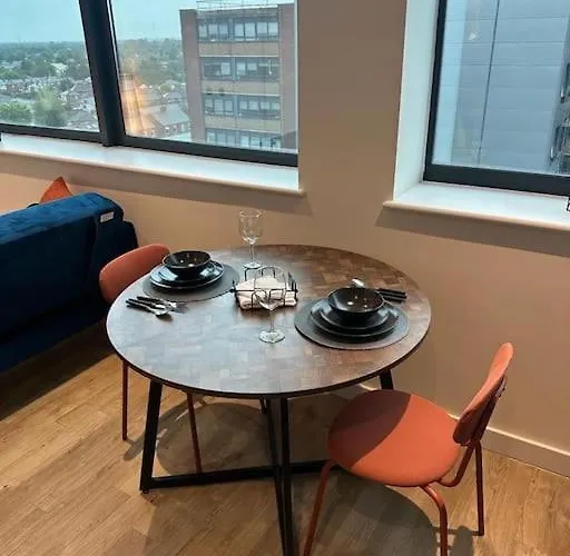 Stylish, Top-floor 1 Bed *