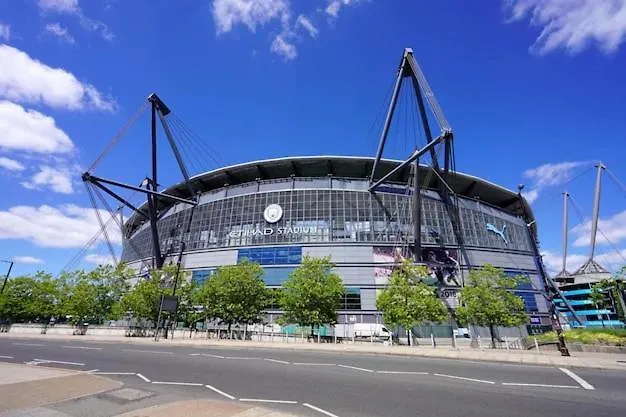 Royal At Coop Live Etihad, Sports Oda ve Kahvaltı Manchester