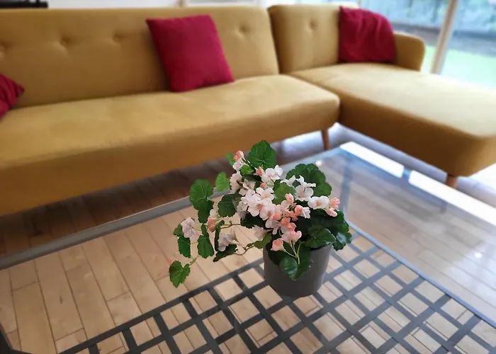 Luxury 2 Bed On River, Wifi, Parking, Garden شقة *