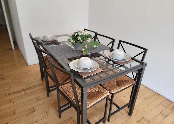 Luxury 2 Bed On River, Wifi, Parking, Garden شقة