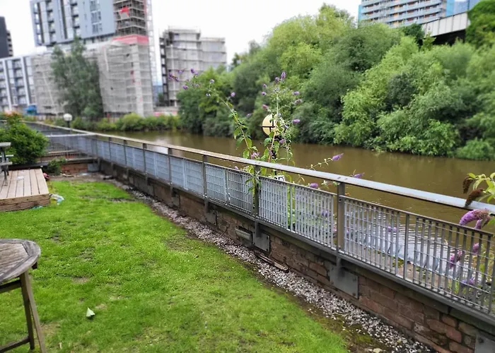 아파트 Luxury 2 Bed On River, Wifi, Parking, Garden *