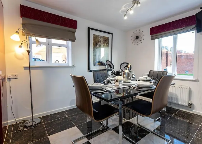 Vakantiehuis Beautifully Designed 3 Bed House - In *