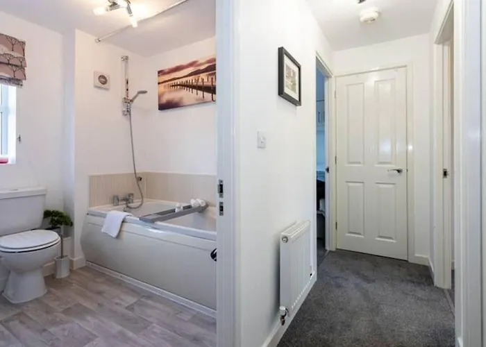 Beautifully Designed 3 Bed House - In