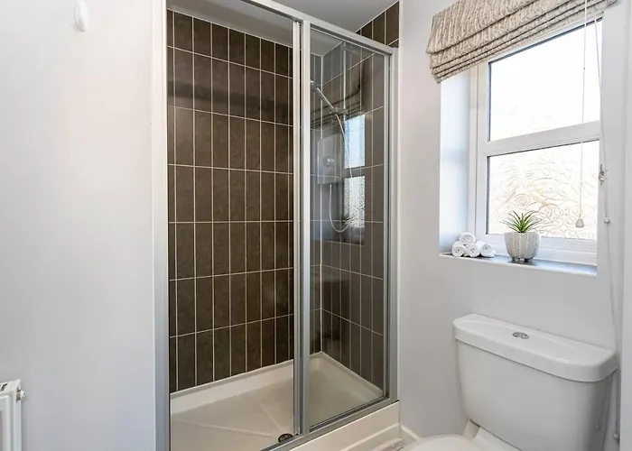 Beautifully Designed 3 Bed House - In Vakantiehuis *