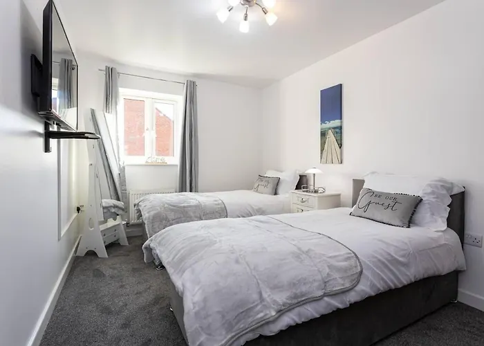 Beautifully Designed 3 Bed House - In *