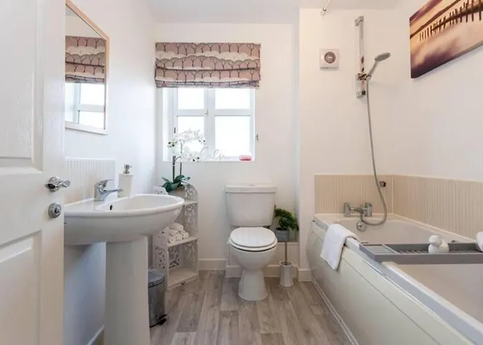 Beautifully Designed 3 Bed House - In