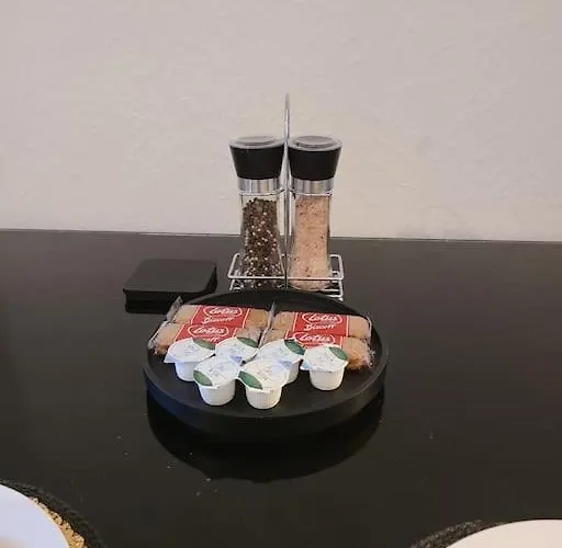 Business Friendly 2br House Sleeps 5, Wi-fi, Workspace & Free Parking 펜션 맨체스터