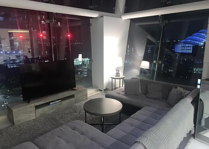 Amazing Skyline Views 3br Duplex With Free Parking Apartment