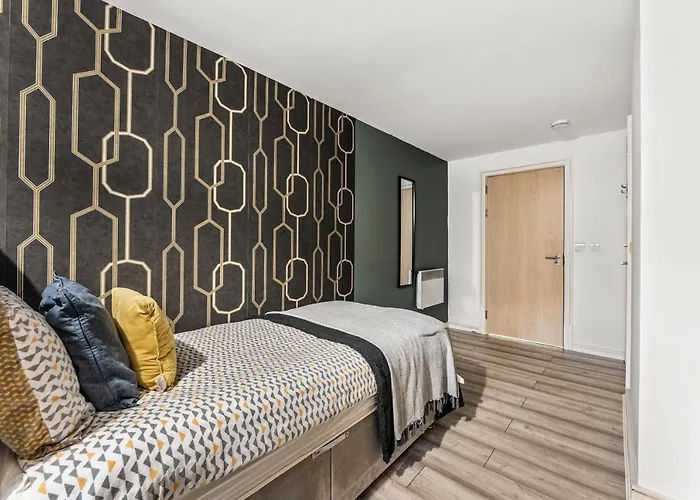 Large - Sleeps 8 * Manchester