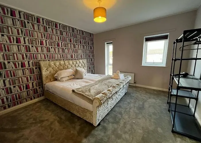 Deluxe 4 Bed House Near The Etihad By Snoozystays Dom wakacyjny