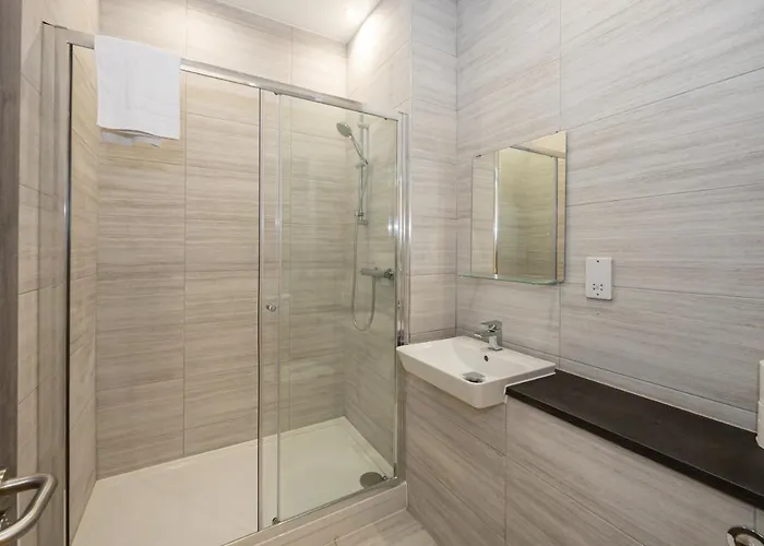 Superb 2bd In China Town Daire