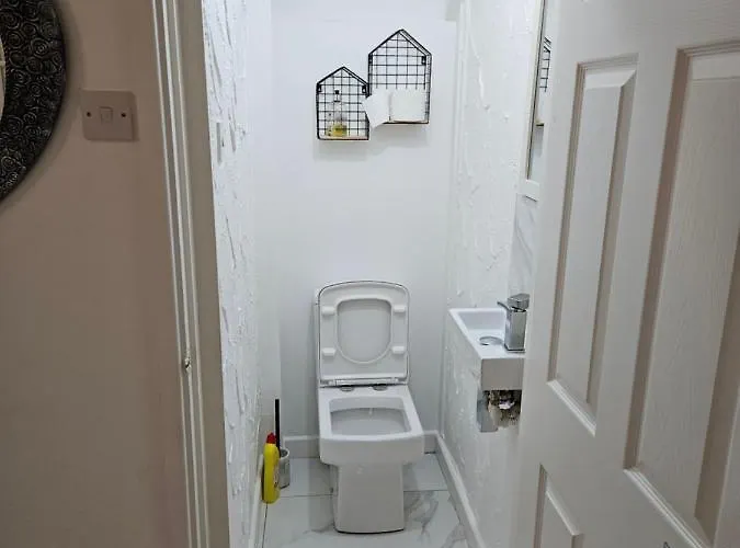 Serene 3br With Free Parking * Manchester