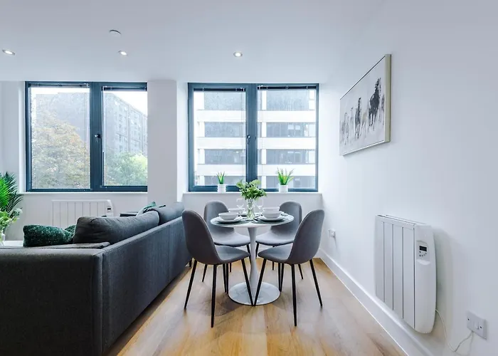 New! Stylish 2-bed In By 53 Degrees - Amazing Location, Ideal For Small Groups - Sleeps 4! * Manchester