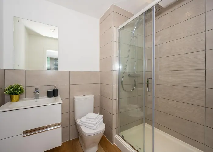 2 Bed - 5 Mins From Old Trafford Manchester