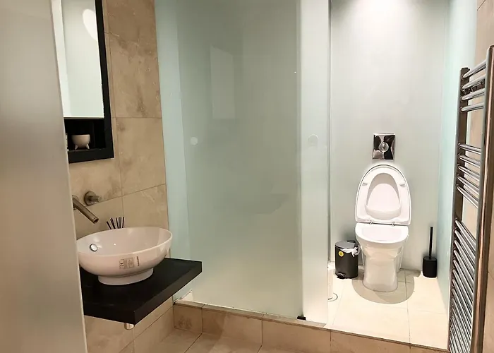 Free Parking 2 Bedroom