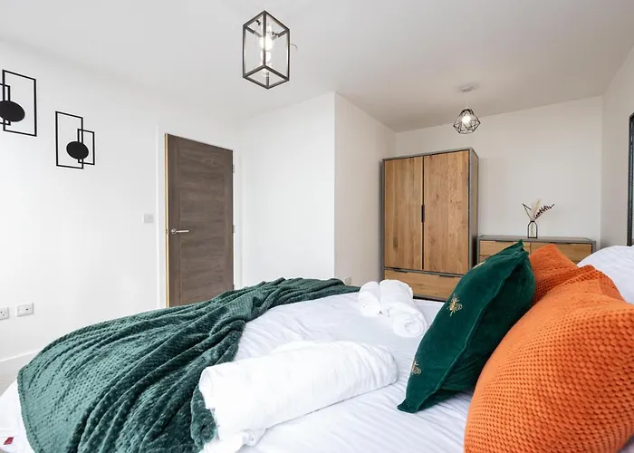 Chic Luxury Near Old Trafford Stadiums