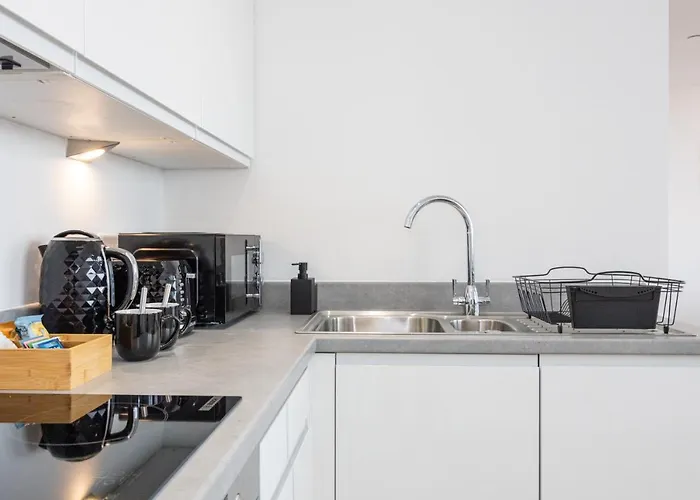 Chic Luxury Near Old Trafford Stadiums 아파트 *