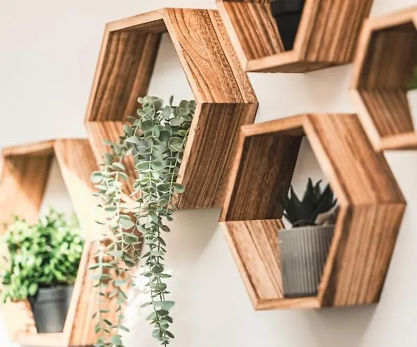 Luxurious 3 Bed Home, Free Parking *