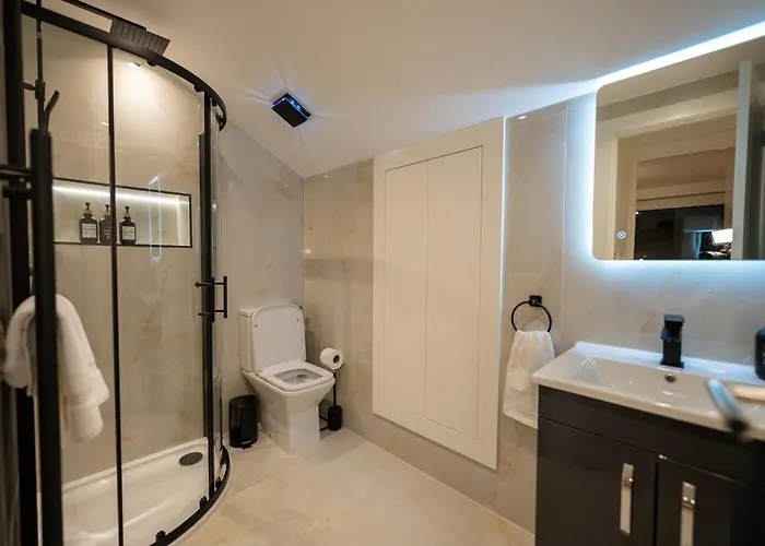 Exquisite 6 Bedroom Luxury *