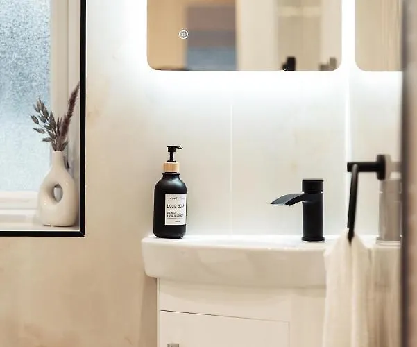 Exquisite 6 Bedroom Luxury *