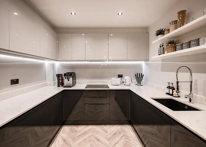 Ferienhaus Exquisite 6 Bedroom Luxury Manchester