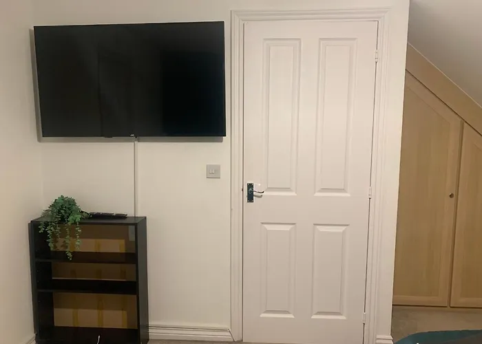 Comfy Double Bedroom In Greater * Manchester