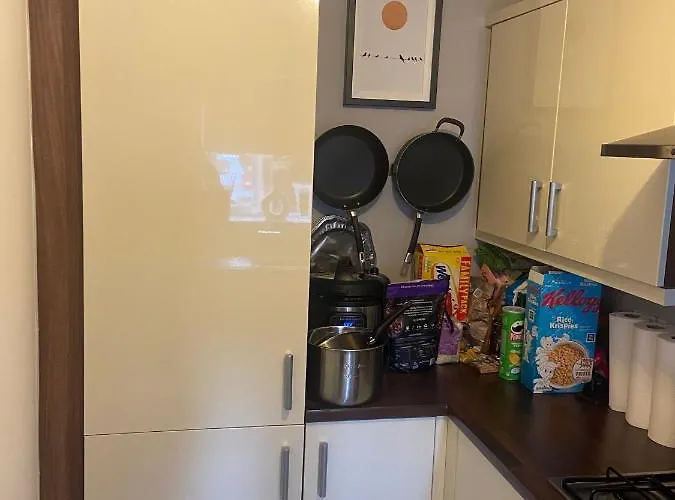 Comfy Double Bedroom In Greater 曼彻斯特