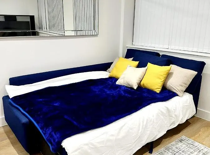 1 Bed Near Old Trafford With Free Car Park *