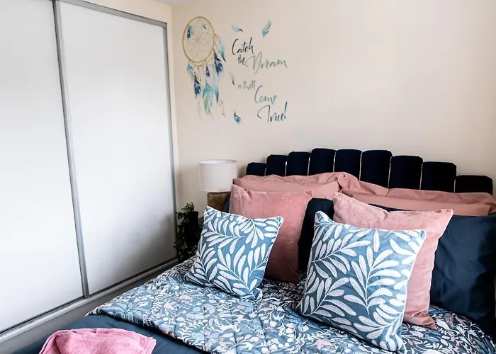 3 Bed House - Sleeps 6 - Garden - Parking - Wifi Feriehus *