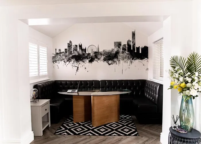 펜션 3 Bed House - Sleeps 6 - Garden - Parking - Wifi 맨체스터