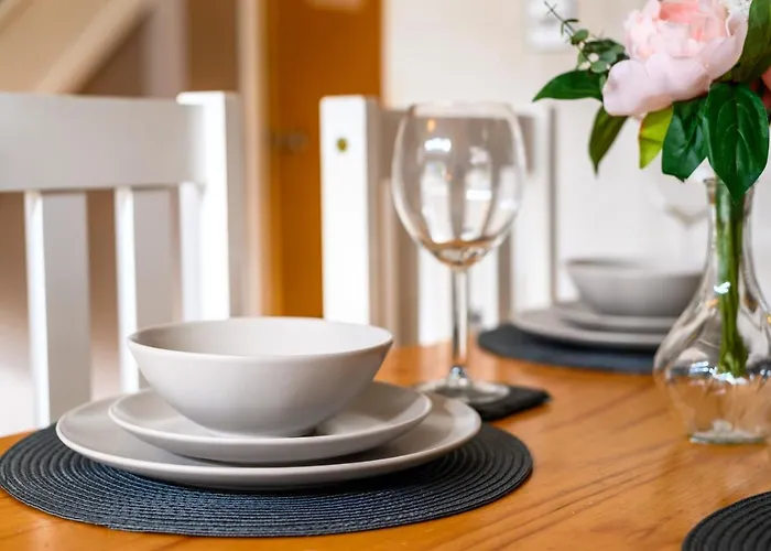 Serviced Northernnightzzz - The Gardens *