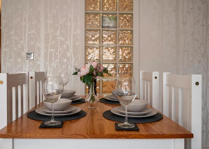 Serviced Northernnightzzz - The Gardens مانشستر