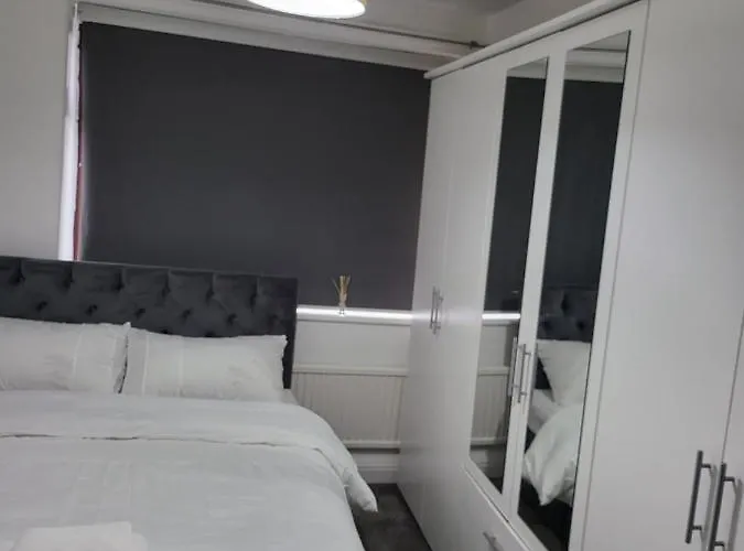 Serene 3br With Free Parking * Manchester