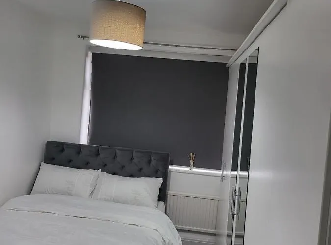 Serene 3br With Free Parking Prázdninový dům Manchester