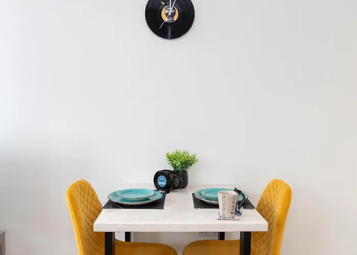 Bright Stylish In Old Trafford * Manchester