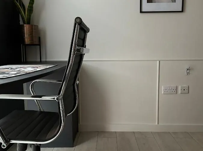 Riverside Wharf - Free Parking, Business, Couples & Families