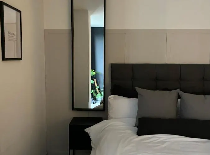 Riverside Wharf - Free Parking, Business, Couples & Families *