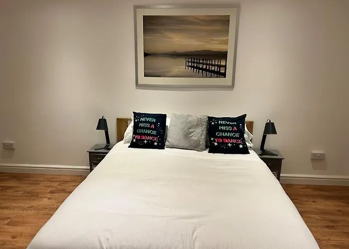 Spacious 1-bed In Stretford * مانشستر