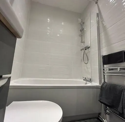 Spacious 1-bed In Stretford Apartament Manchester