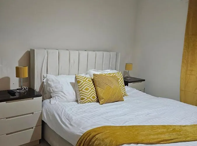 Waterfront, Ethihad Stadium Apartament