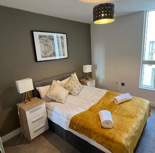 Stunning Centre Apartment! Ideal For Small Groups *
